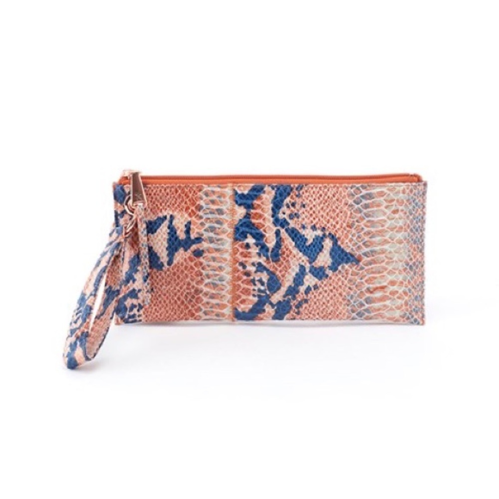 Hobo vida wristlet in Adobe Snake